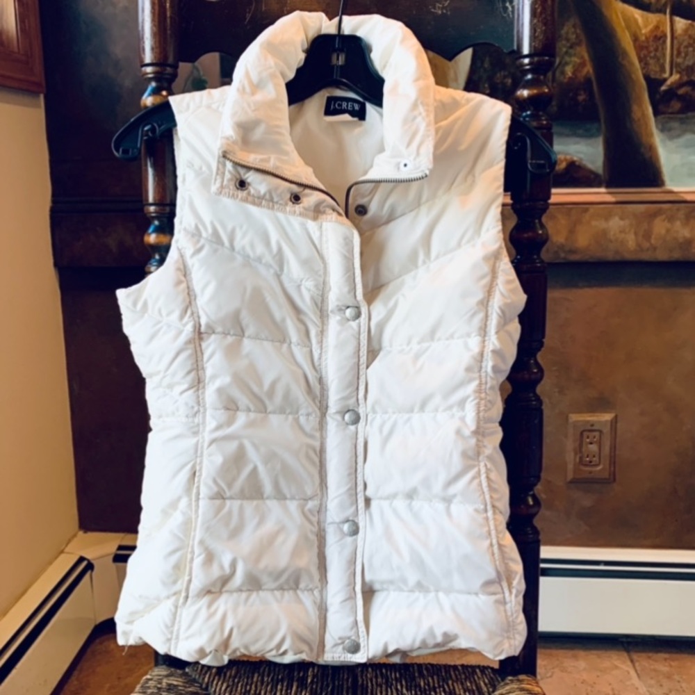 ✨✨J Crew Ivory Down Gilled Puffer Vest ✨XS or S✨